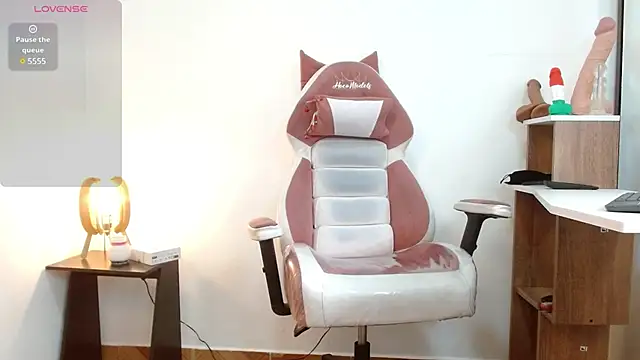 Snapshot of NAOMI_WINDSOR chatting on February 27, 2025, 7:04 pm NAOMI WINDSOR online show from February 27, 2025, 7:04 pm