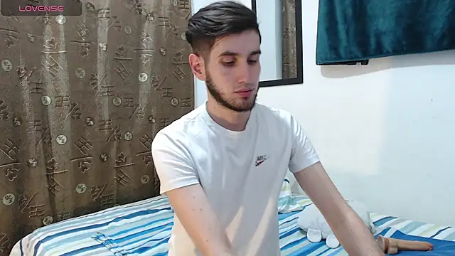 Snapshot of Thhiago_tay chatting on October 19, 2025, 8:04 am Thhiago tay online show from October 19, 2025, 8:04 am