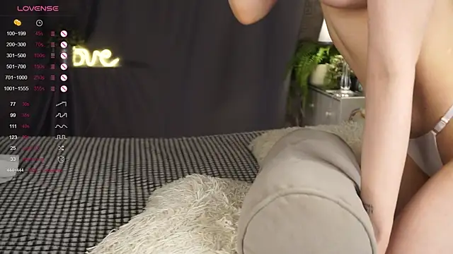 Snapshot of DorisHalsted chatting on December 10, 2024, 2:16 am DorisHalsted online show from December 10, 2024, 2:16 am