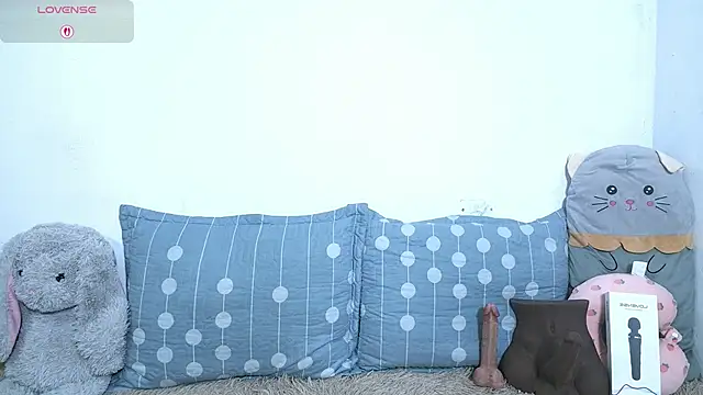 petite paola online show from April 18, 2026, 12:58 am