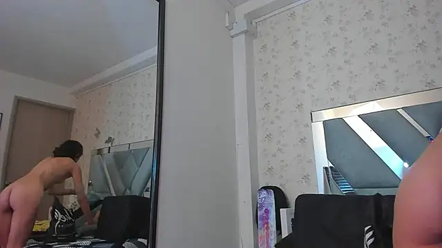 Queenjenn   online show from December 10, 2024, 1:22 am