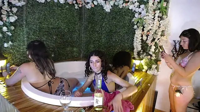 Queenjenn   online show from January 14, 2025, 5:45 pm