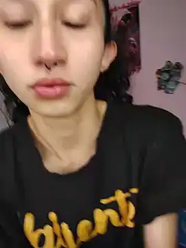 Queenjenn   online show from June 10, 2026, 4:39 pm
