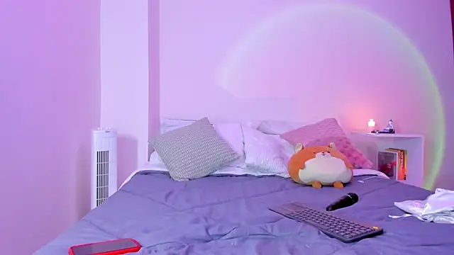 emillyhills online show from December 17, 2024, 6:02 am