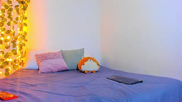 emillyhills online show from February 6, 2025, 7:24 am