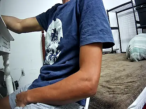 Snapshot of SkinnyLatinMan chatting on November 7, 2025, 5:35 pm SkinnyLatinMan online show from November 7, 2025, 5:35 pm