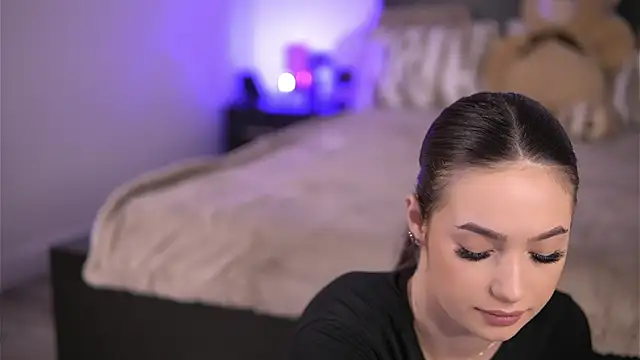 Snapshot of VixenAmour chatting on November 12, 2025, 6:47 am VixenAmour online show from November 12, 2025, 6:47 am