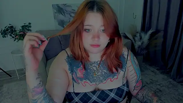 MoonLghte online show from October 5, 2025, 7:56 pm