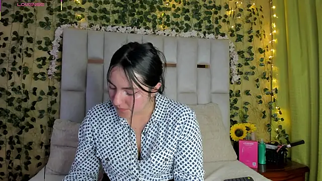 jenifer  power10 online show from March 8, 2025, 1:14 pm