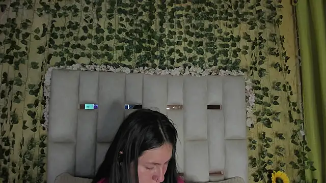 jenifer  power10 online show from March 14, 2025, 12:18 pm