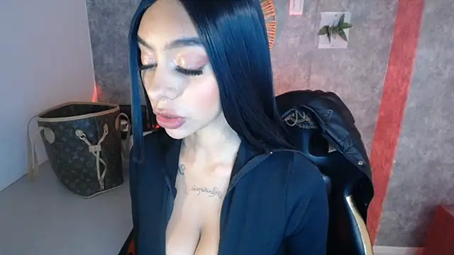 Tiffanny online show from December 19, 2024, 12:23 pm