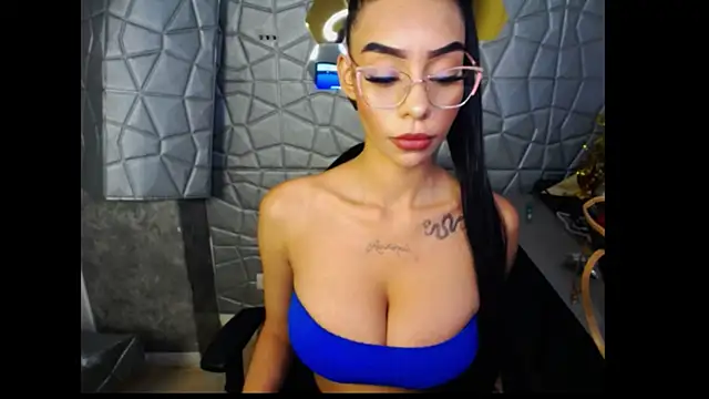 Tiffanny online show from March 6, 2025, 1:03 pm