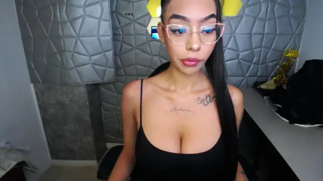 Tiffanny online show from March 7, 2025, 12:23 pm