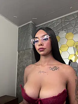 Tiffanny online show from March 21, 2025, 3:46 pm