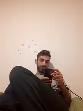 Italian69am online show from November 4, 2025, 7:18 am