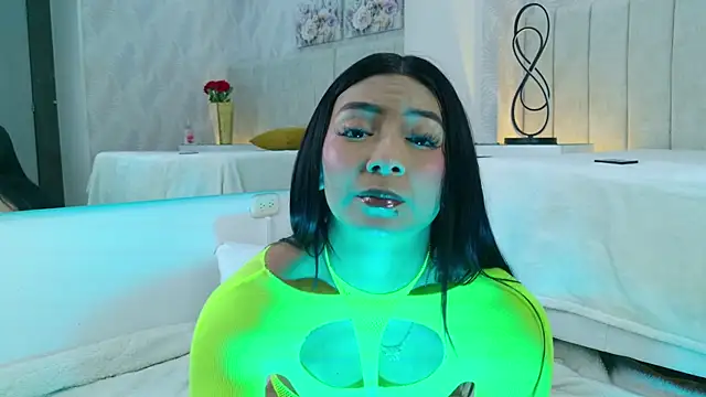 Snapshot of MeganCruzGB chatting on April 10, 2026, 12:32 pm MeganCruzGB online show from April 10, 2026, 12:32 pm