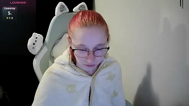 LilyFoxxx online show from December 21, 2024, 5:25 am