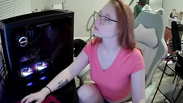 LilyFoxxx online show from November 7, 2025, 4:23 am