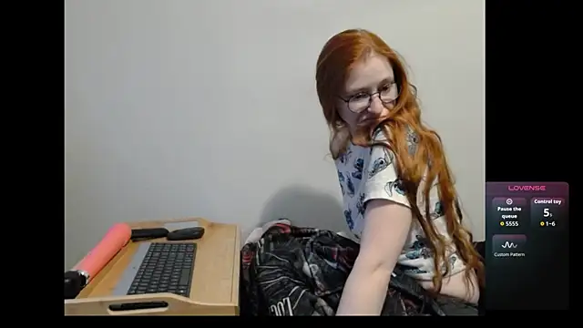 LilyFoxxx online show from April 24, 2026, 5:43 am