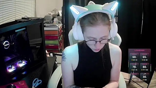 Snapshot of LilyFoxxx chatting on June 7, 2026, 5:11 am LilyFoxxx online show from June 7, 2026, 5:11 am