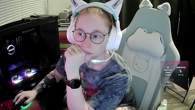 Snapshot of LilyFoxxx chatting on June 12, 2026, 5:28 am LilyFoxxx online show from June 12, 2026, 5:28 am