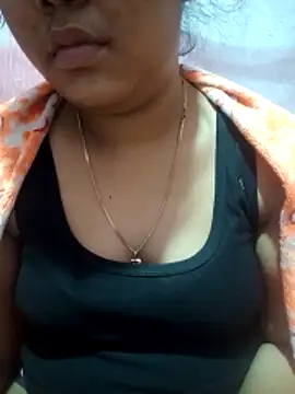 Snapshot of Super-Couple chatting on February 15, 2026, 9:44 pm Super-Couple online show from February 15, 2026, 9:44 pm