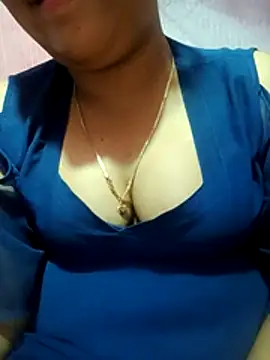 Snapshot of Super-Couple chatting on March 10, 2026, 7:08 pm Super-Couple online show from March 10, 2026, 7:08 pm