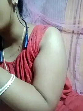 Snapshot of Super-Couple chatting on April 8, 2026, 6:46 am Super-Couple online show from April 8, 2026, 6:46 am