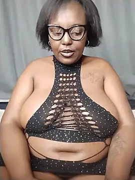 CHERRYYUMMY online show from June 5, 2026, 4:41 am