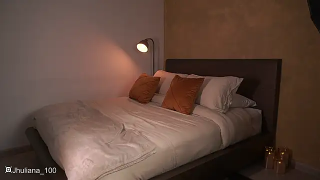 paulacora100 online show from January 20, 2025, 11:32 pm