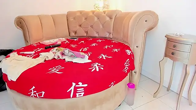 khloeblake online show from March 15, 2025, 10:35 am