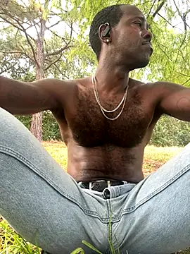 Melaneighted online show from October 25, 2025, 9:20 pm