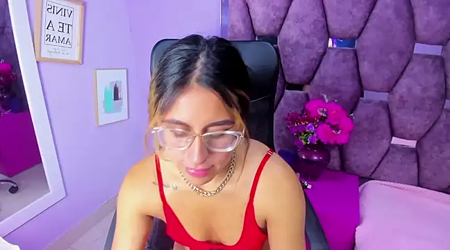 Snapshot of Freya_Miller_ chatting on December 4, 2024, 11:46 pm Freya Miller online show from December 4, 2024, 11:46 pm