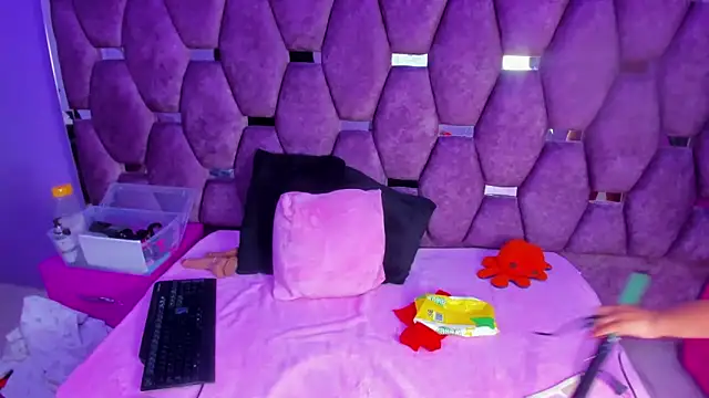 Snapshot of Freya_Miller_ chatting on October 3, 2025, 3:47 am Freya Miller online show from October 3, 2025, 3:47 am