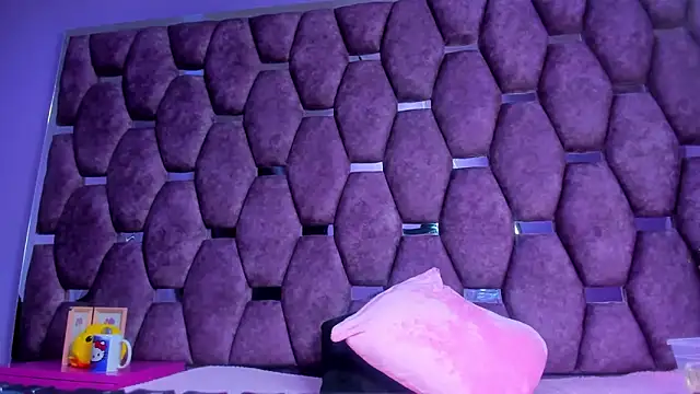 Snapshot of Freya_Miller_ chatting on October 19, 2025, 3:40 am Freya Miller online show from October 19, 2025, 3:40 am