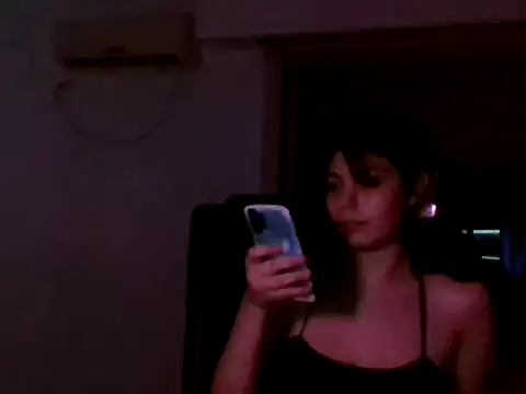 Snapshot of candycamiila chatting on February 19, 2025, 7:17 am candycamiila online show from February 19, 2025, 7:17 am