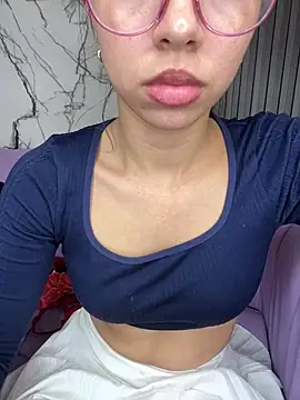 Snapshot of Aaliyah_Salma chatting on April 27, 2026, 7:12 pm Aaliyah Salma online show from April 27, 2026, 7:12 pm