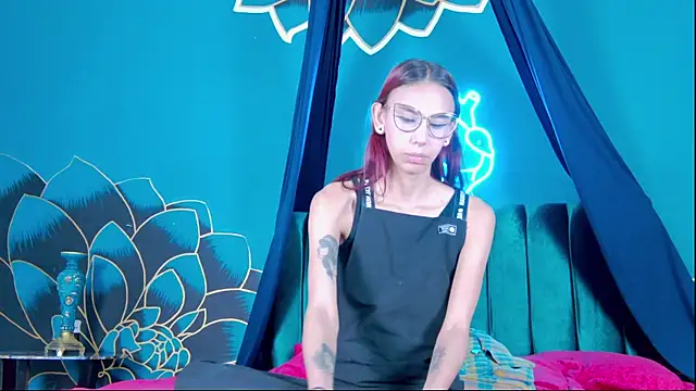 Lunamistyc online show from October 8, 2025, 7:33 pm