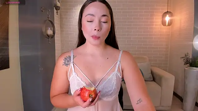 AlinaKravitz online show from April 8, 2026, 7:36 pm