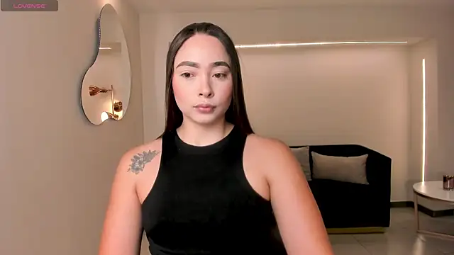 Snapshot of AlinaKravitz chatting on May 13, 2026, 6:05 pm AlinaKravitz online show from May 13, 2026, 6:05 pm