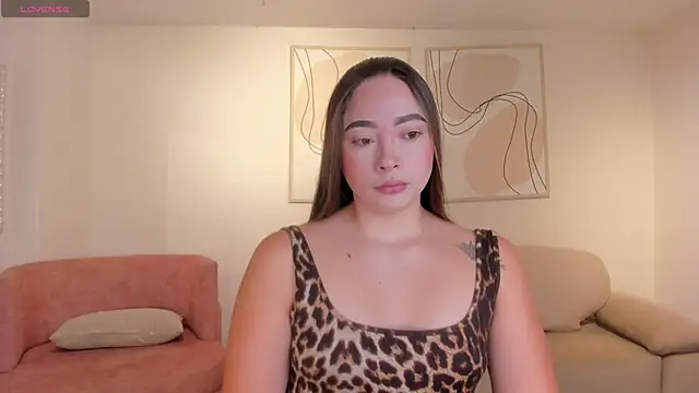 Snapshot of AlinaKravitz chatting on May 19, 2026, 12:00 pm AlinaKravitz online show from May 19, 2026, 12:00 pm