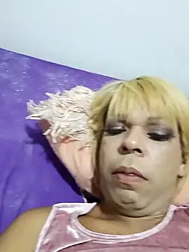 Snapshot of blondebitchlitle chatting on February 9, 2025, 10:43 pm blondebitchlitle online show from February 9, 2025, 10:43 pm