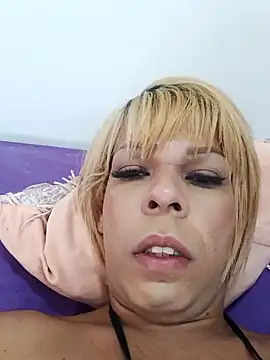 Snapshot of blondebitchlitle chatting on February 10, 2025, 3:21 pm blondebitchlitle online show from February 10, 2025, 3:21 pm