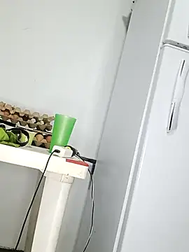 Snapshot of blondebitchlitle chatting on February 21, 2025, 9:45 am blondebitchlitle online show from February 21, 2025, 9:45 am