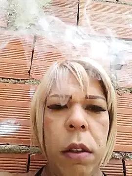 Snapshot of blondebitchlitle chatting on February 21, 2025, 2:59 pm blondebitchlitle online show from February 21, 2025, 2:59 pm