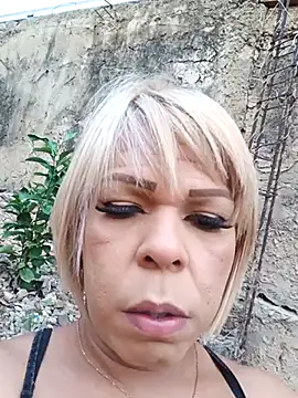 Snapshot of blondebitchlitle chatting on February 21, 2025, 9:22 pm blondebitchlitle online show from February 21, 2025, 9:22 pm