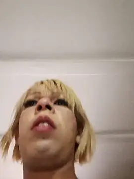 Snapshot of blondebitchlitle chatting on March 1, 2025, 10:10 pm blondebitchlitle online show from March 1, 2025, 10:10 pm