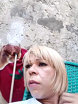 Snapshot of blondebitchlitle chatting on March 2, 2025, 9:22 pm blondebitchlitle online show from March 2, 2025, 9:22 pm