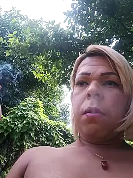 Snapshot of blondebitchlitle chatting on October 23, 2025, 3:00 pm blondebitchlitle online show from October 23, 2025, 3:00 pm