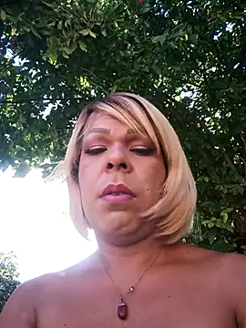 Snapshot of blondebitchlitle chatting on November 7, 2025, 1:44 pm blondebitchlitle online show from November 7, 2025, 1:44 pm